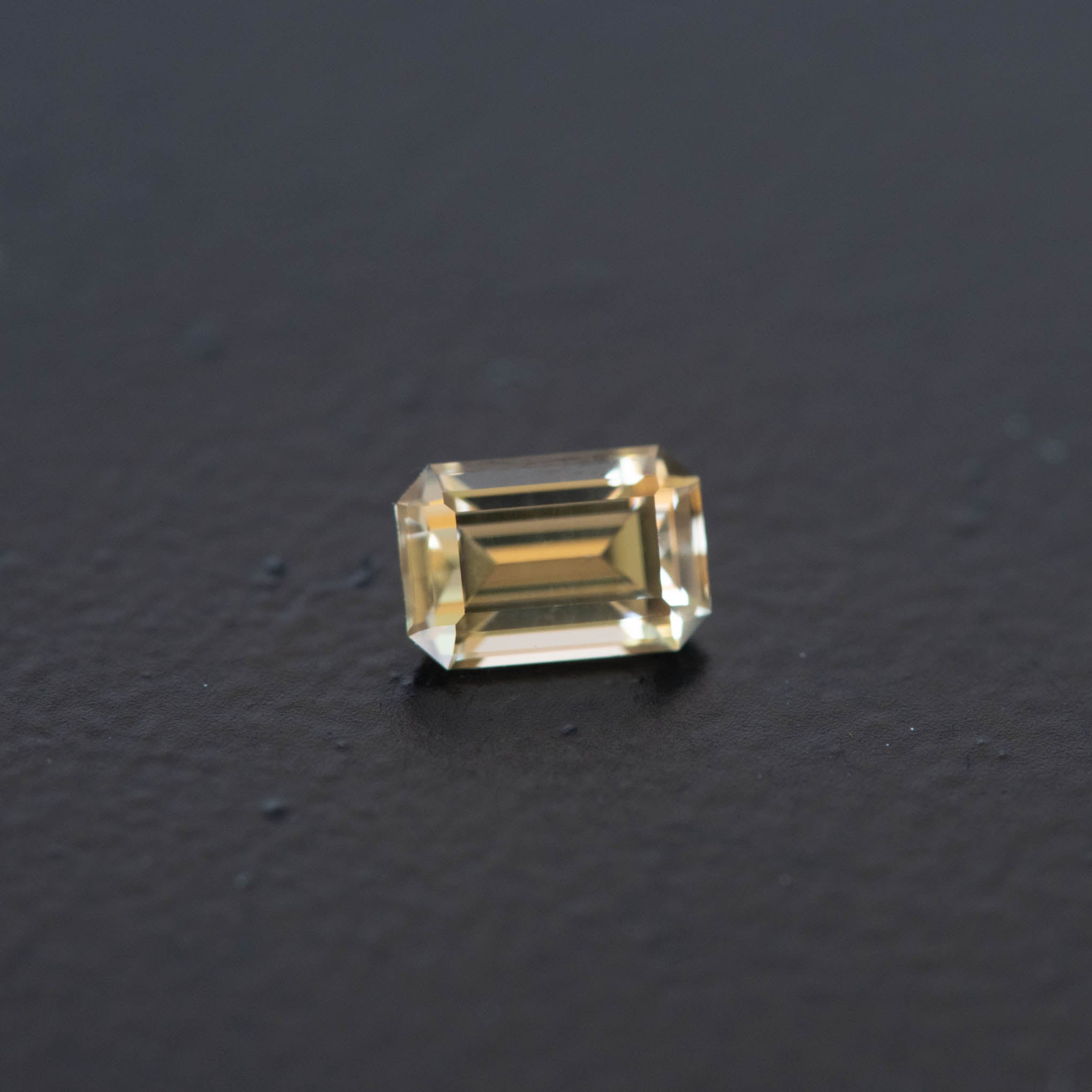 Champagne Emerald  Zircon 0.89ct  [Z.CH.E.2481]