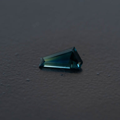 Blue Free Form Sapphire 0.69ct  [S.B.FF.2483]