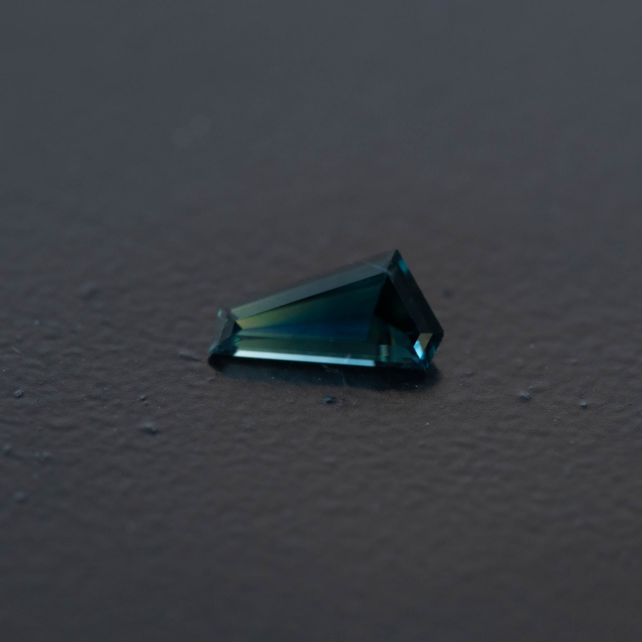Blue Free Form Sapphire 0.69ct  [S.B.FF.2483]