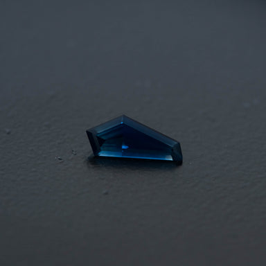 Blue Free Form Sapphire 0.97ct  [S.B.FF.2484]