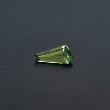 Green Free Form Sapphire 0.71ct  [S.G.FF.2485]