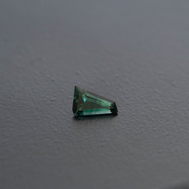 Parti Free Form Sapphire 0.54ct  [S.P.FF.2503]
