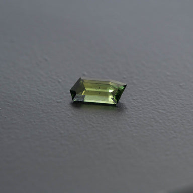 Green Free Form Sapphire 0.83ct  [S.G.FF.2504]