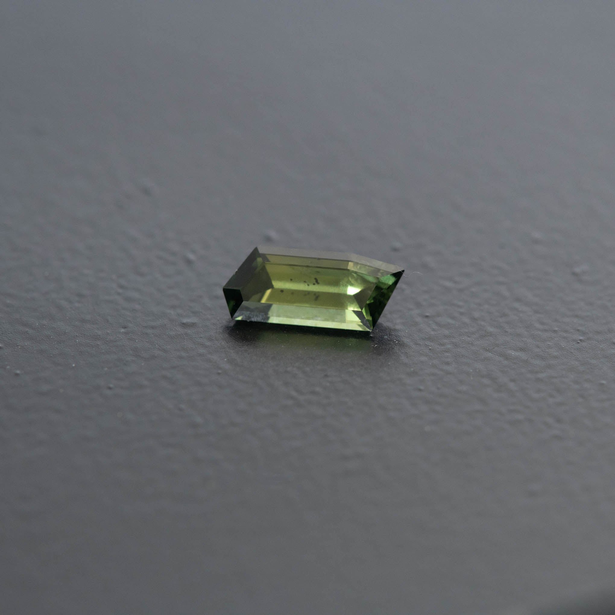 Green Free Form Sapphire 0.47ct  [S.G.FF.2505]