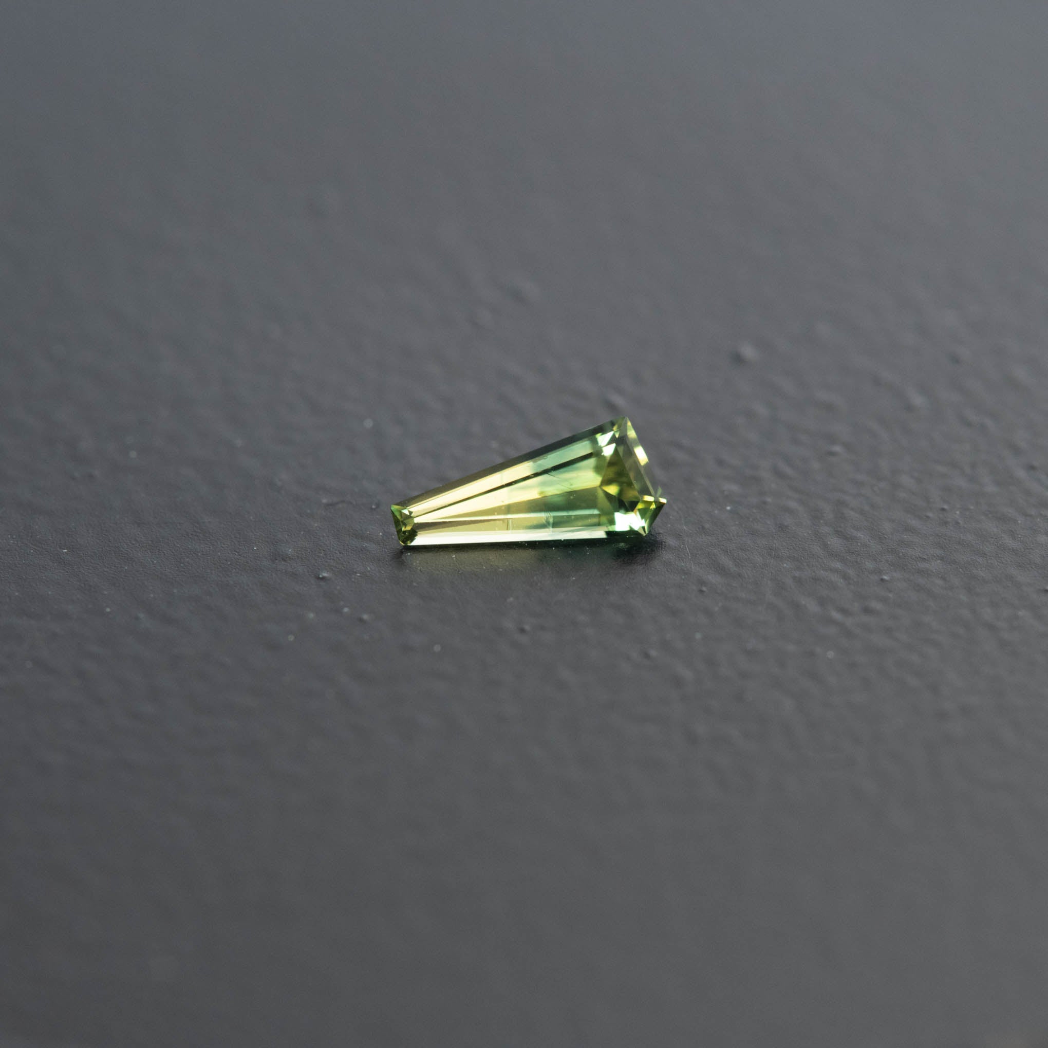 Parti Free Form Sapphire 0.38ct  [S.P.FF.2506]