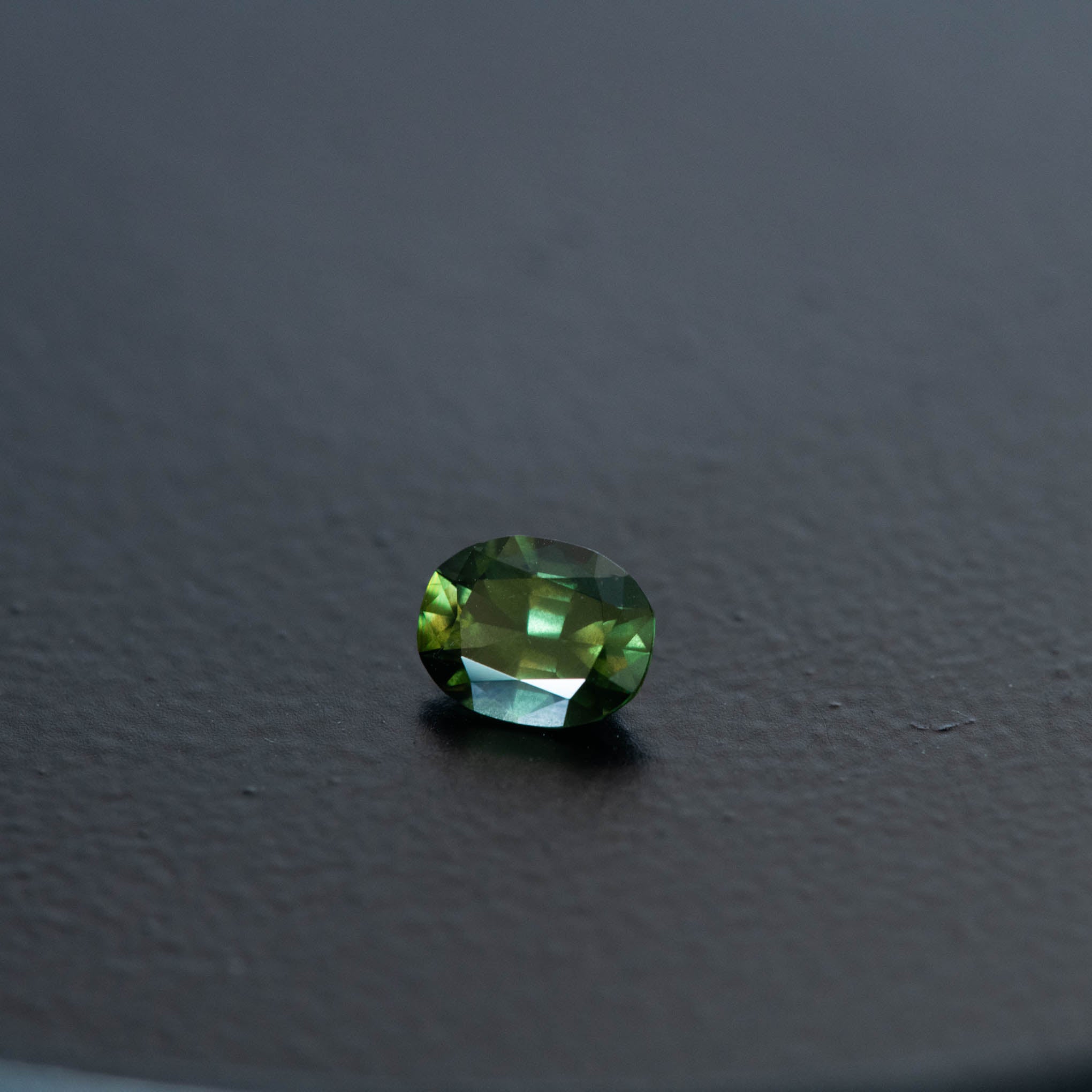 Green Cushion Sapphire 0.8ct  [S.G.C.2511]