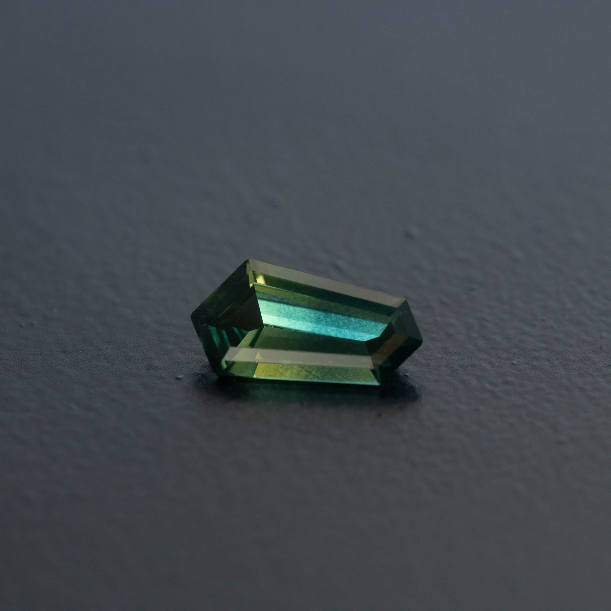 Parti Free Form Sapphire 1.66ct  [S.P.FF.2512]