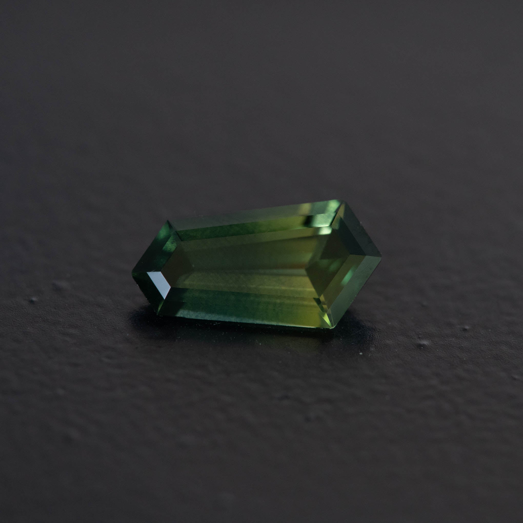 Parti Free Form Sapphire 1.66ct  [S.P.FF.2512]