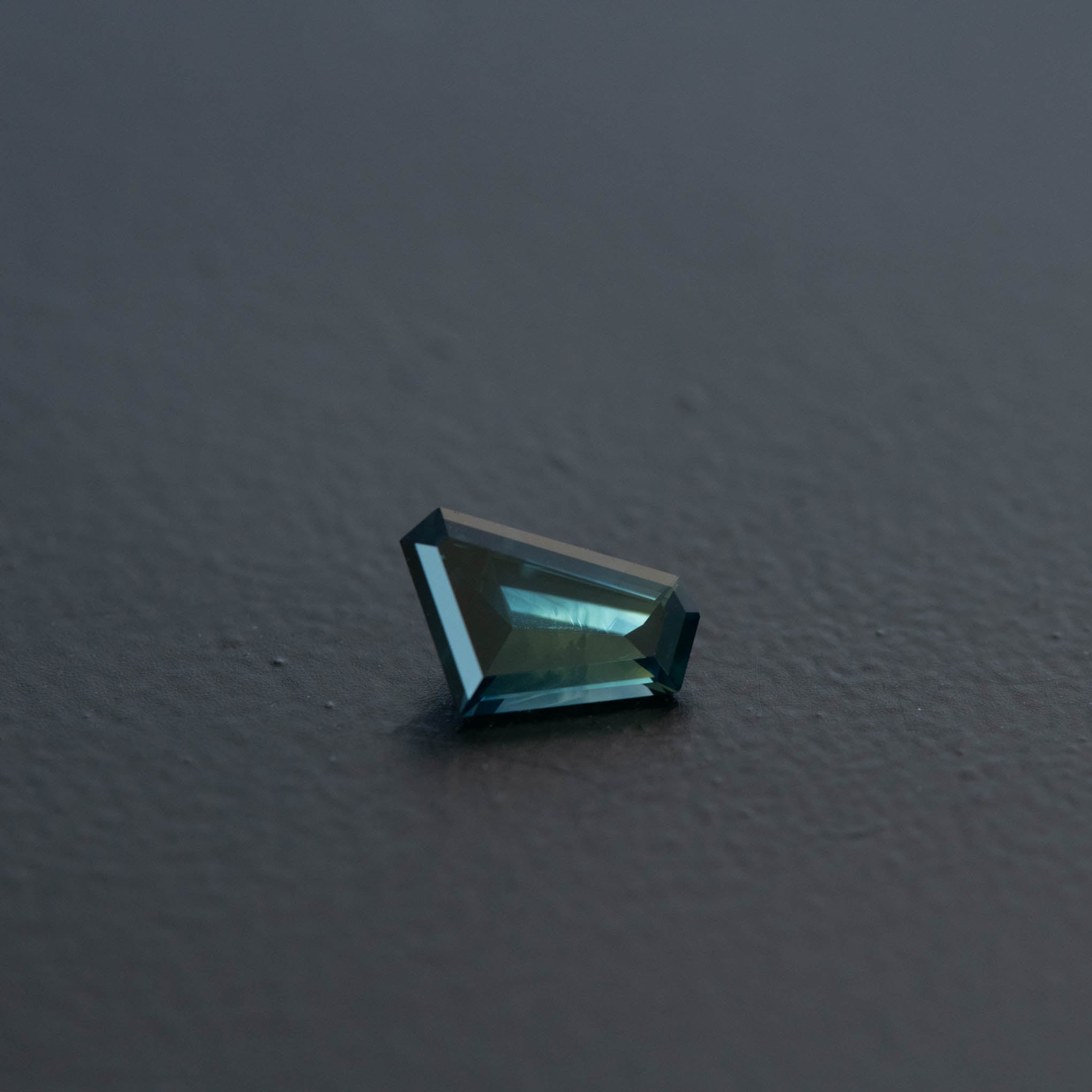 Teal Free Form Sapphire 0.89ct  [S.T.FF.2514]