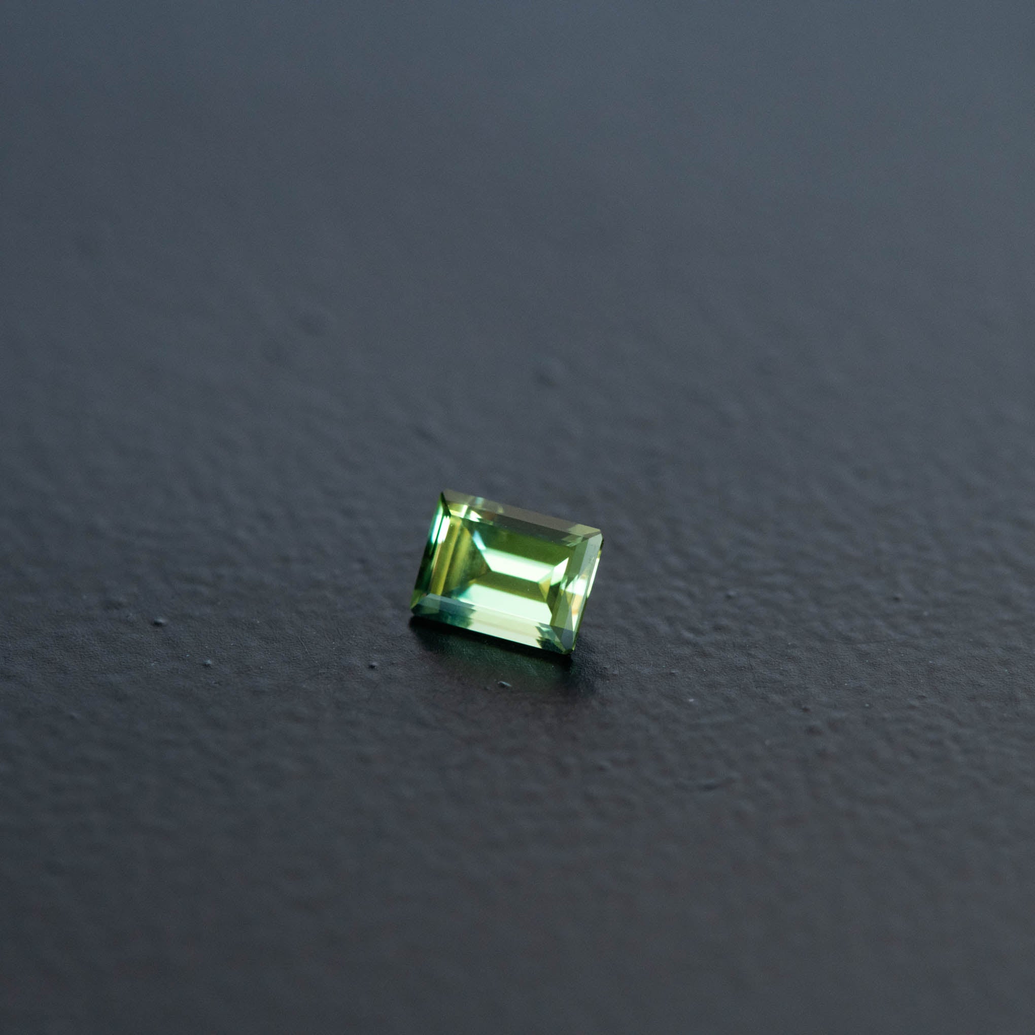 Green Baguette Sapphire 0.48ct  [S.G.BA.2516]