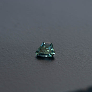 Teal Free Form Sapphire 0.65ct  [S.T.FF.2518]