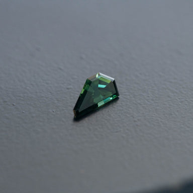 Parti Free Form Sapphire 0.86ct  [S.P.FF.2519]