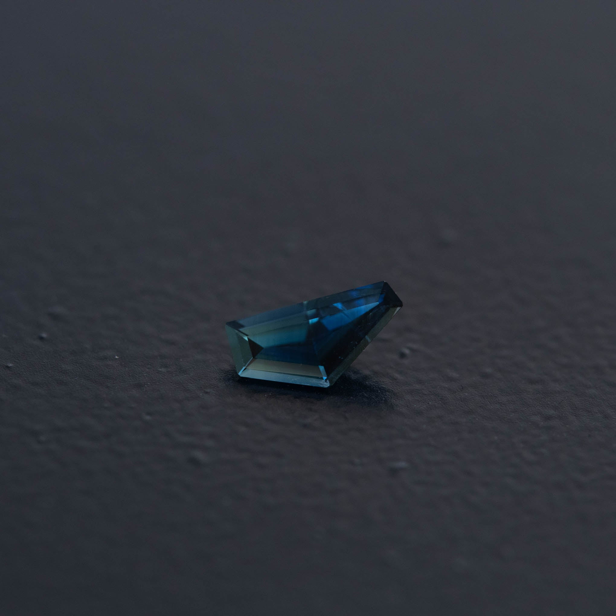 Blue Free Form Sapphire 0.33ct  [S.B.FF.2521]