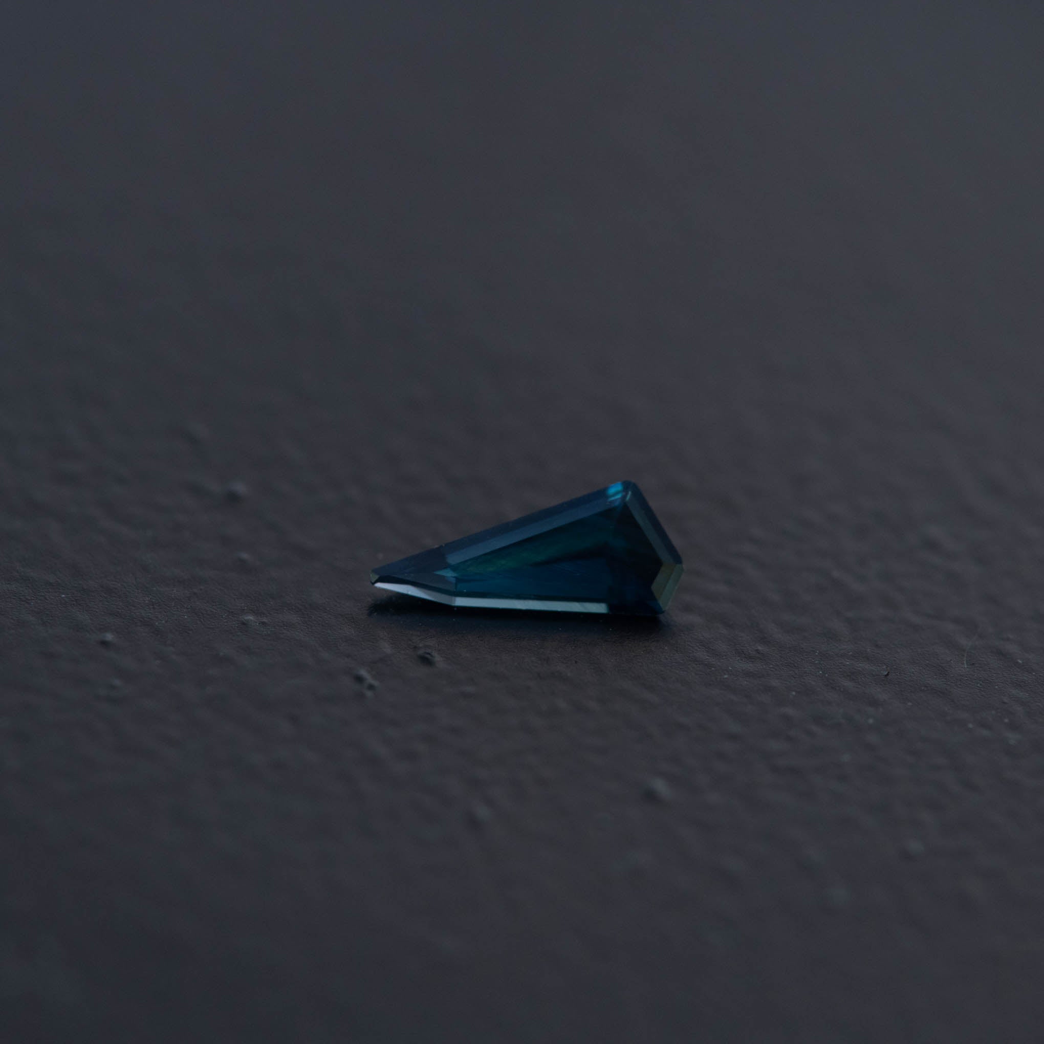 Blue Free Form Sapphire 0.25ct  [S.B.FF.2522]