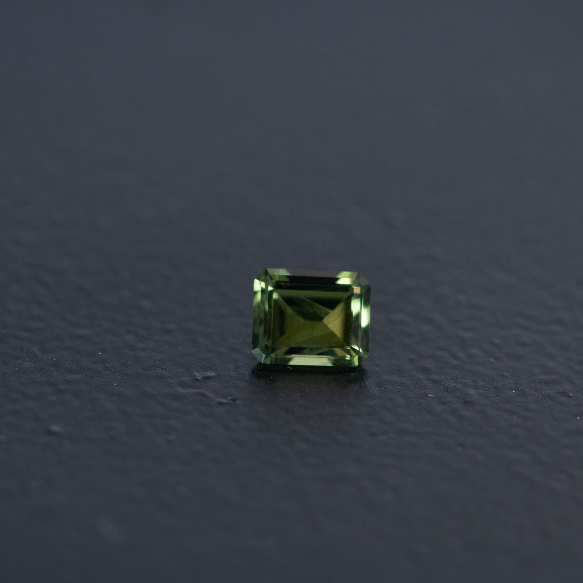 Green Emerald Sapphire 0.45ct  [S.G.E.2527]