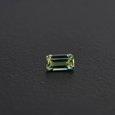 Green Emerald Sapphire 0.48ct  [S.G.E.2528]