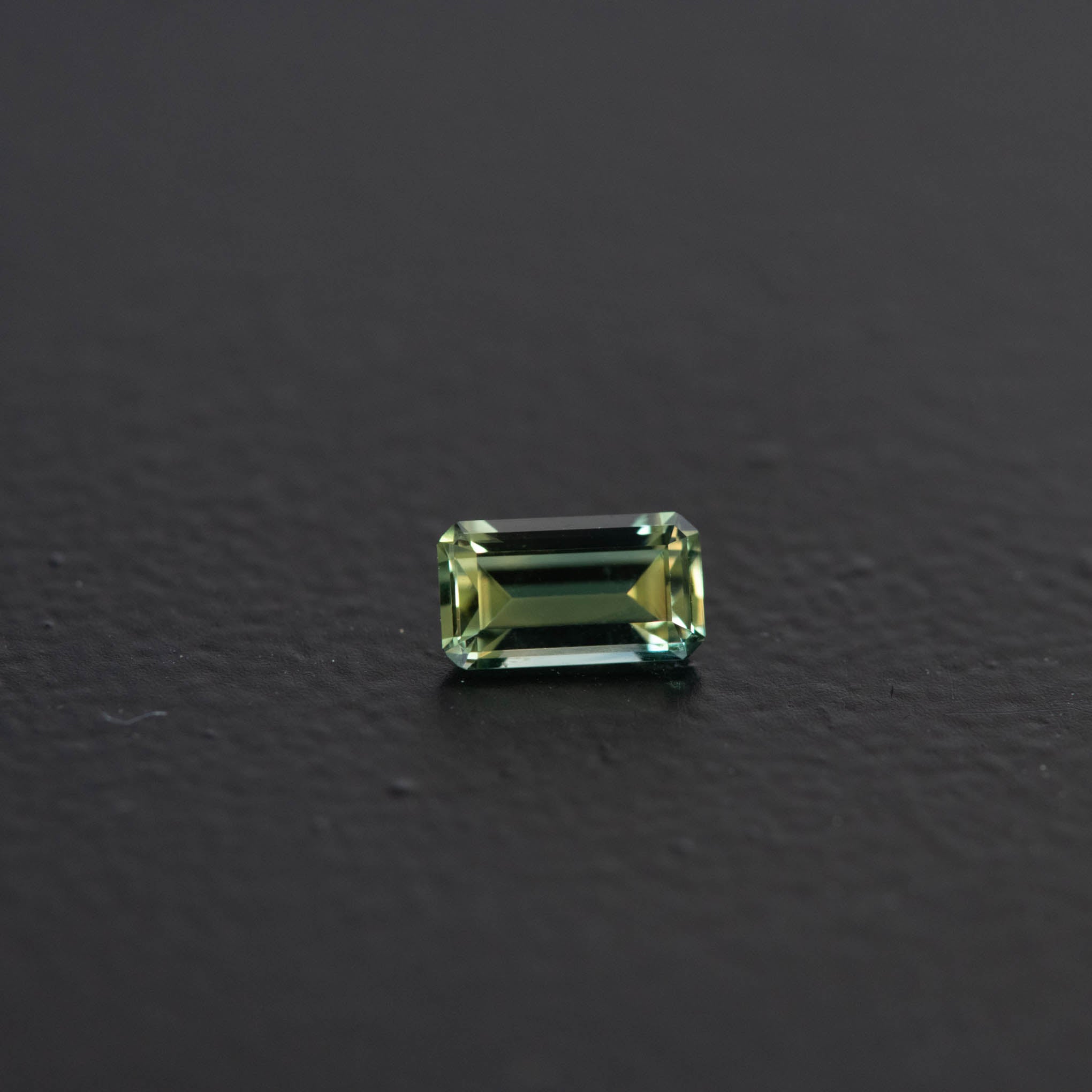 Green Emerald Sapphire 0.48ct  [S.G.E.2528]