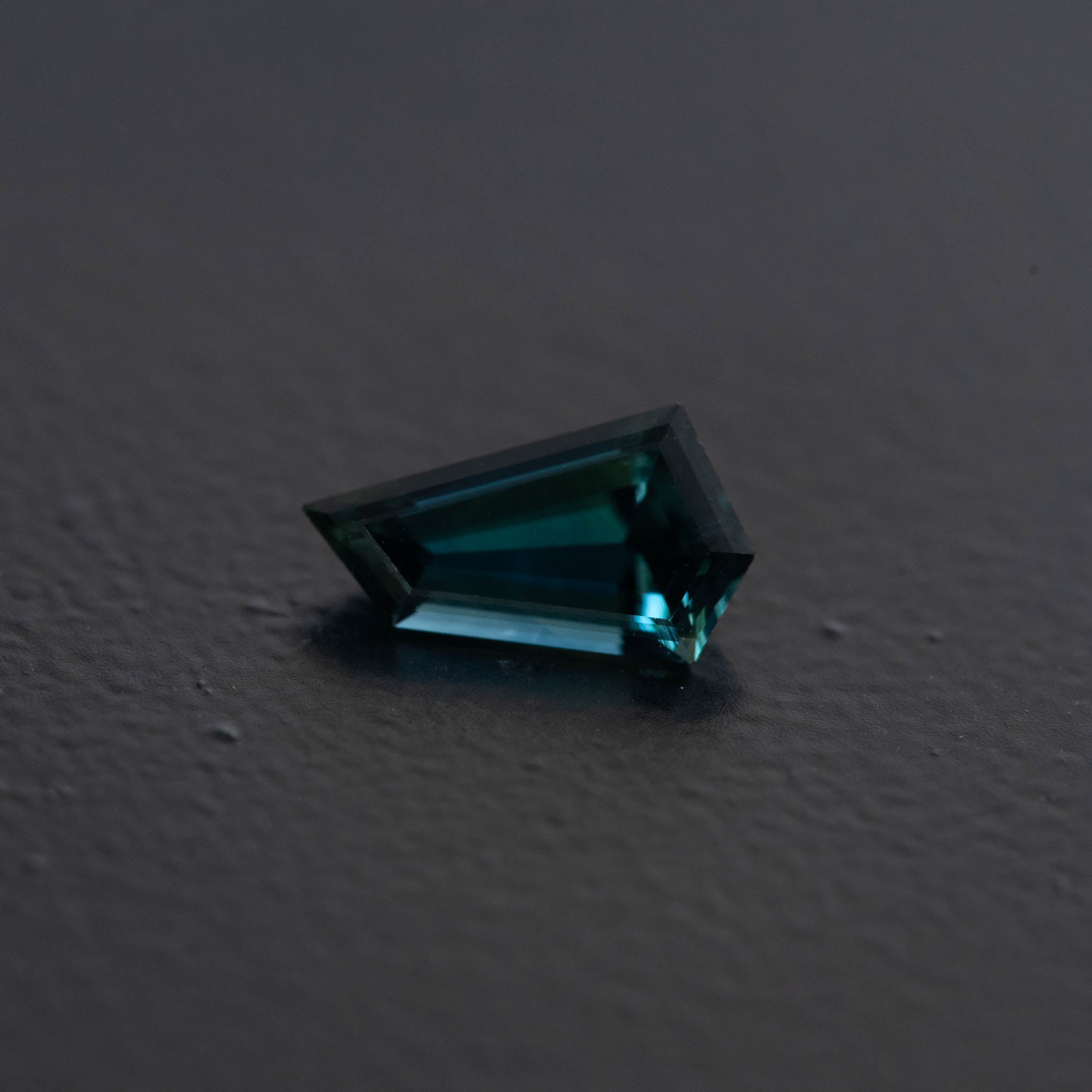 Teal Free Form Sapphire 1.34ct  [S.T.FF.2535]