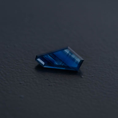 Blue Free Form Sapphire 1.03ct  [S.T.FF.2536]