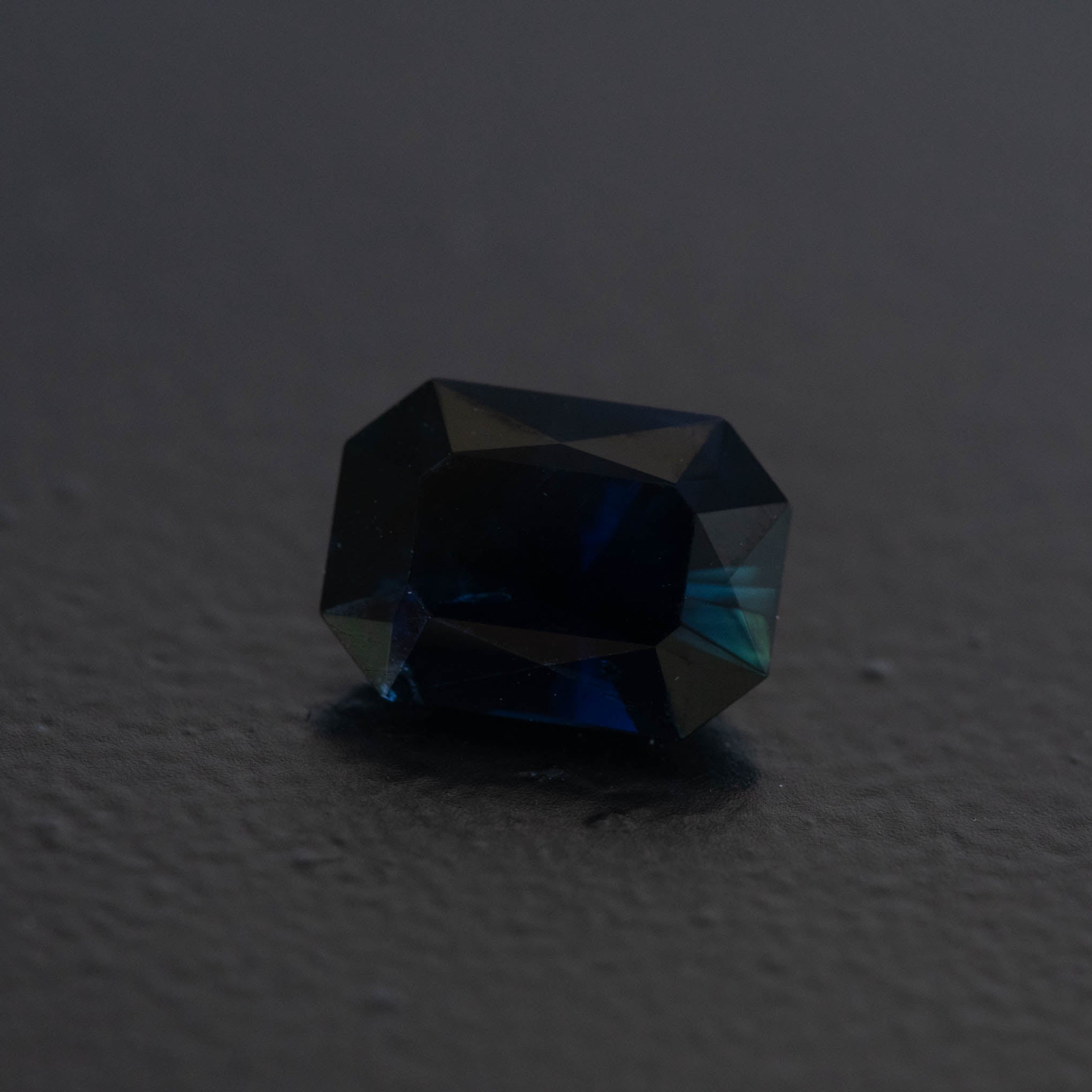 Blue Radiant Sapphire 2.09ct  [S.B.RD.2537]