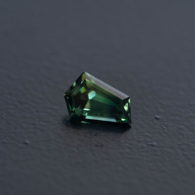 Parti Free Form Sapphire 0.73ct  [S.P.FF.2539]