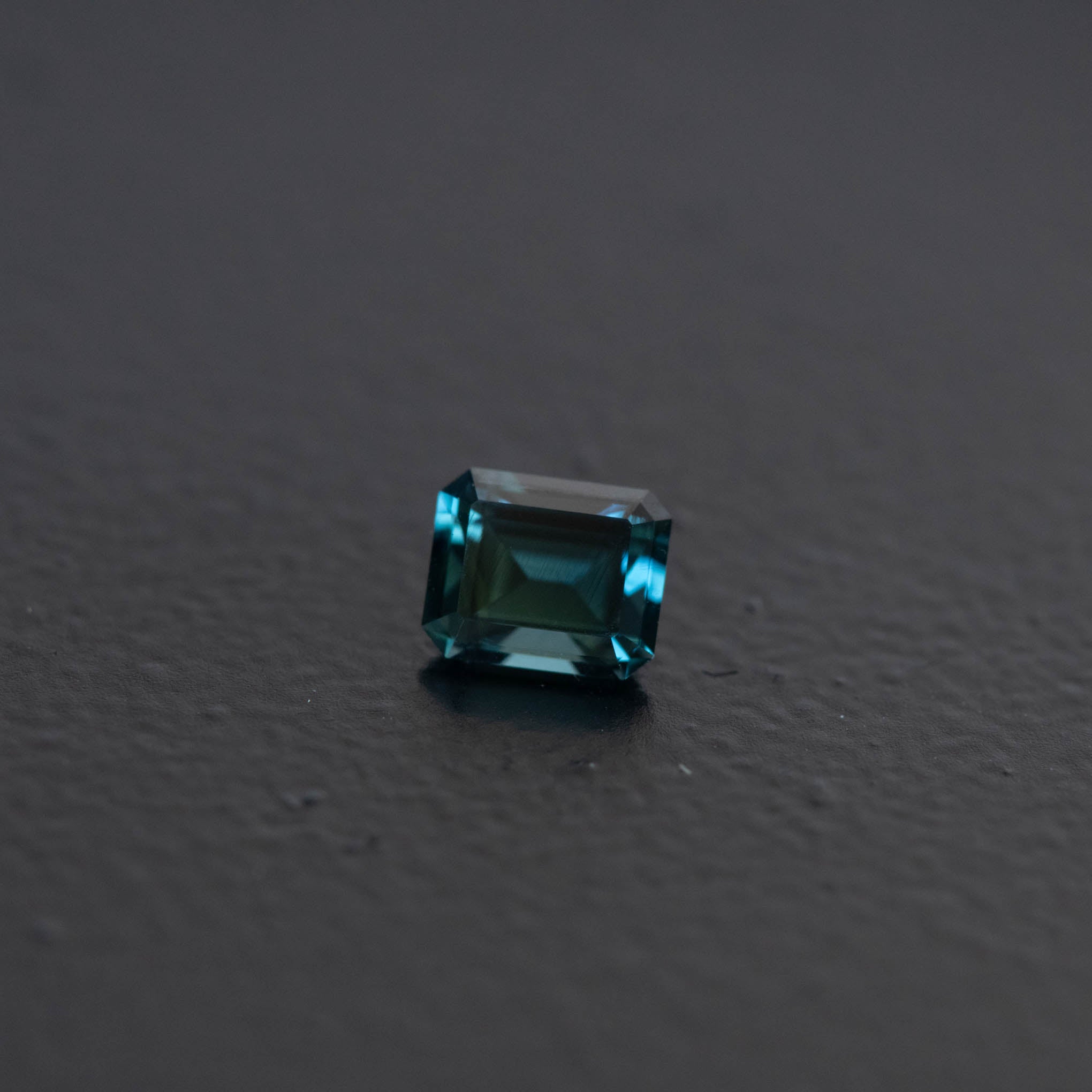Teal Emerald Sapphire 0.58ct  [S.T.E.2540]