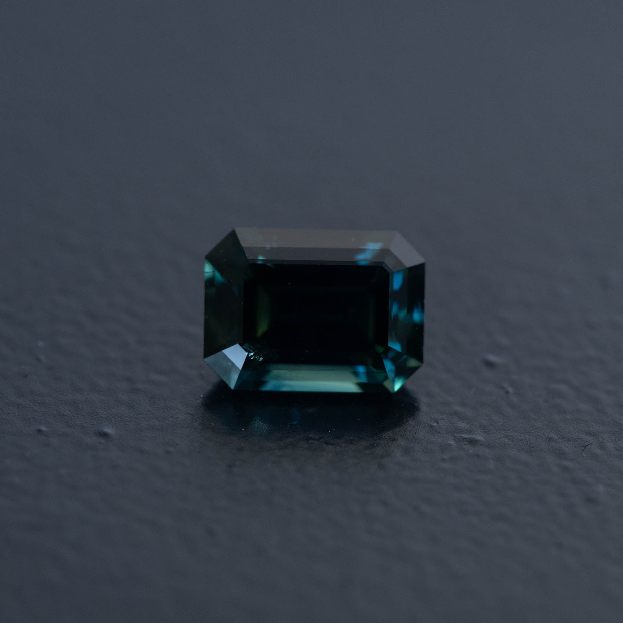 Green Emerald Sapphire 1.77ct  [S.G.E.2547]