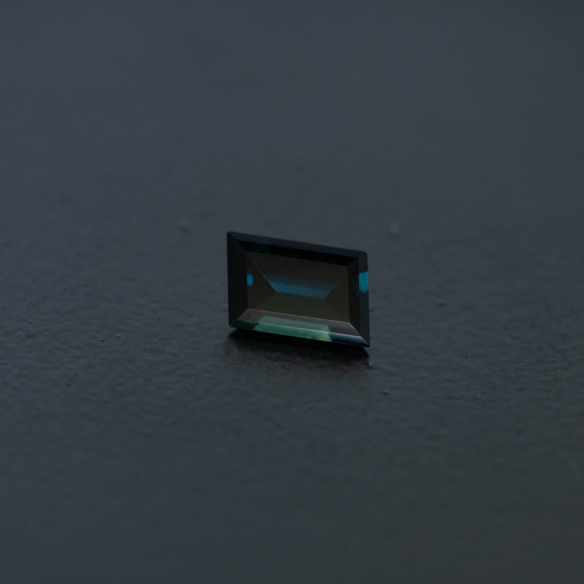 Blue Rhomboid Sapphire 0.88ct  [S.B.RH.2548]