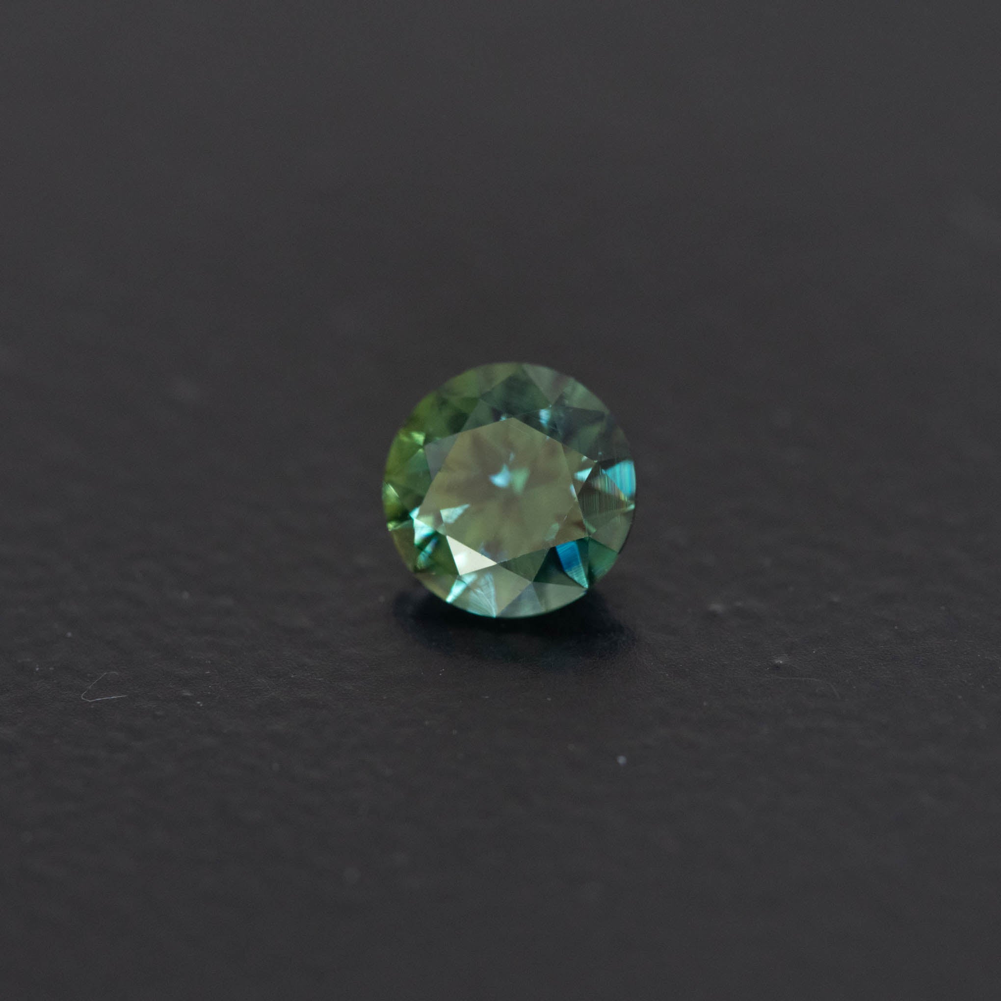 Green Brilliant Sapphire 0.86ct  [S.G.BR.2558]