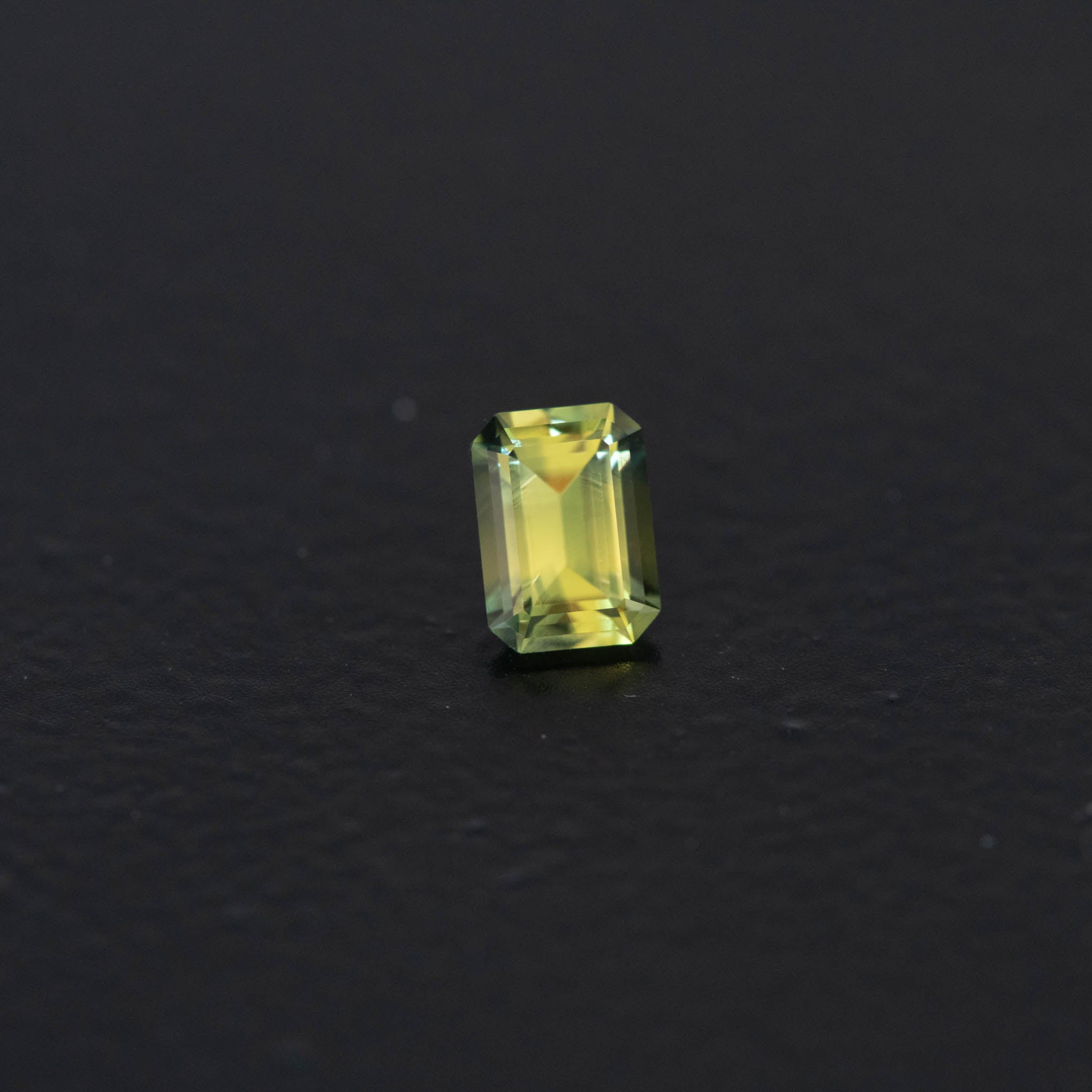 Green Emerald Sapphire 0.46ct  [S.G.E.2559]