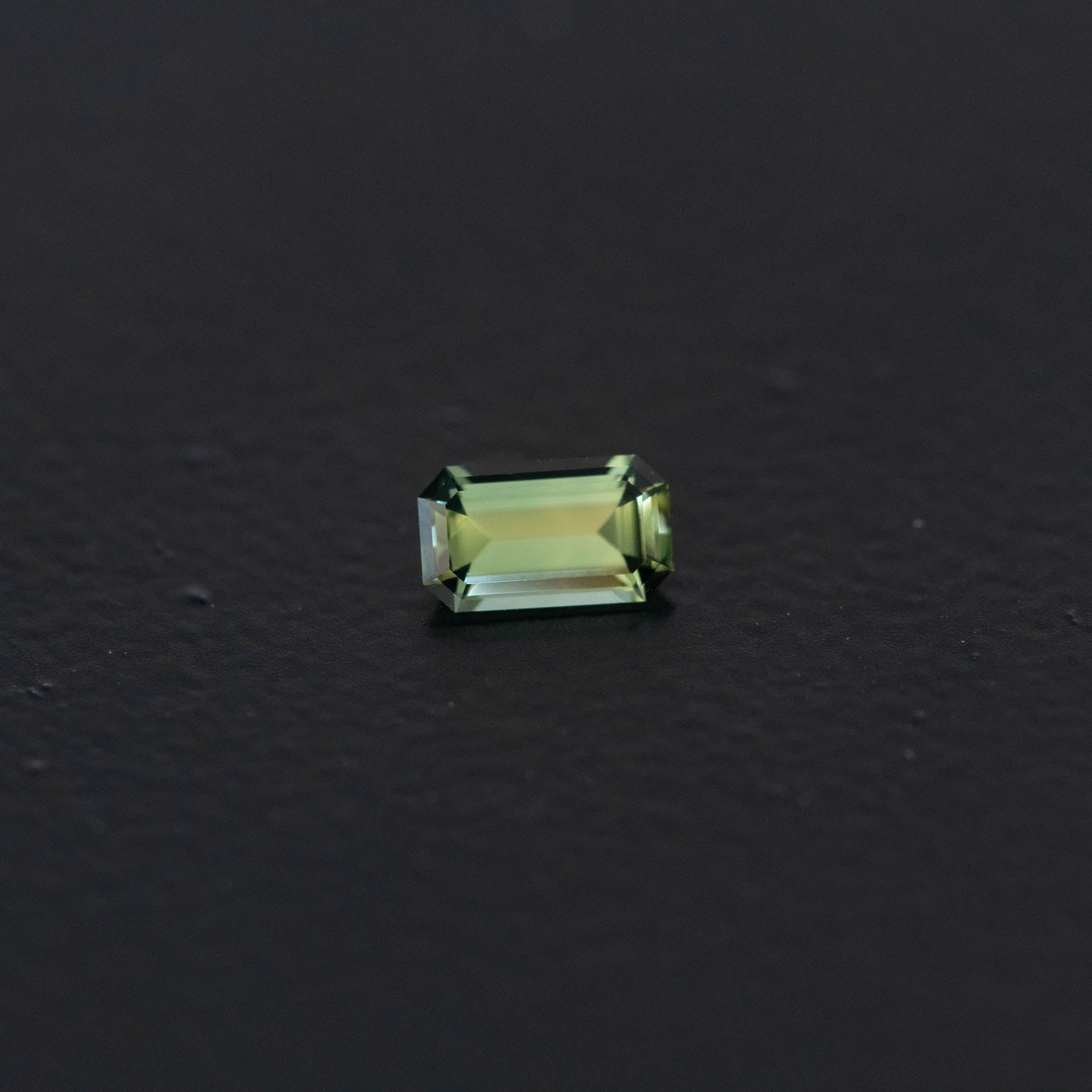 Green Emerald Sapphire 0.36ct  [S.G.E.2560]