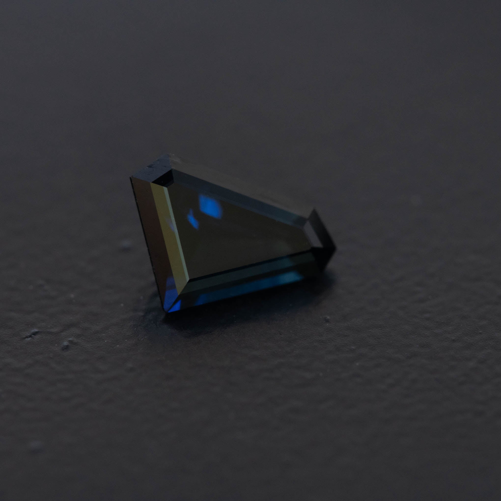 Blue Free Form Sapphire 1.98ct  [S.B.FF.2562]