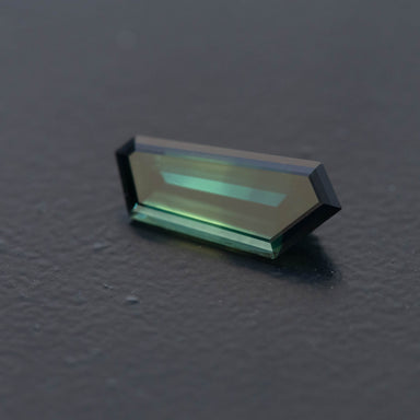 Green Free Form Sapphire 1.74ct  [S.G.FF.2563]