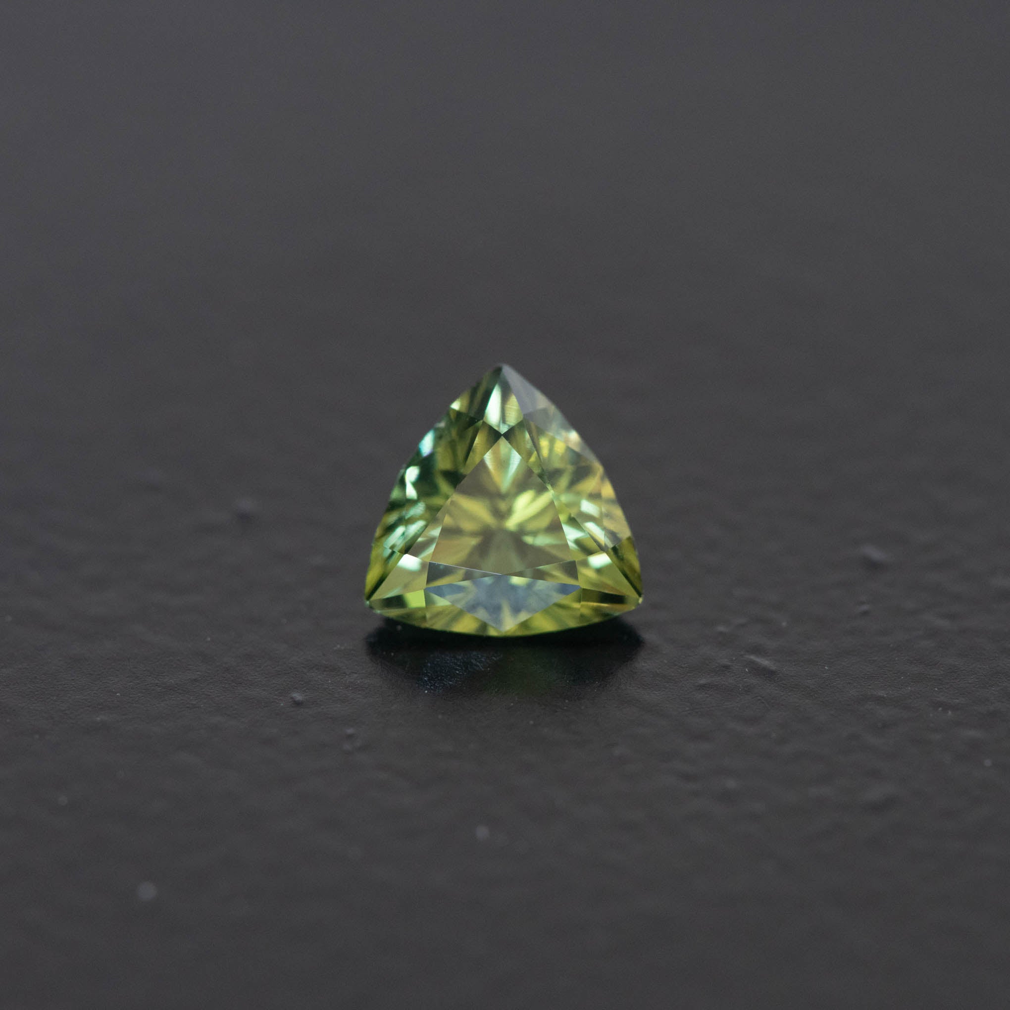 Green Trilliant Sapphire 0.88ct  [S.G.T.2568]
