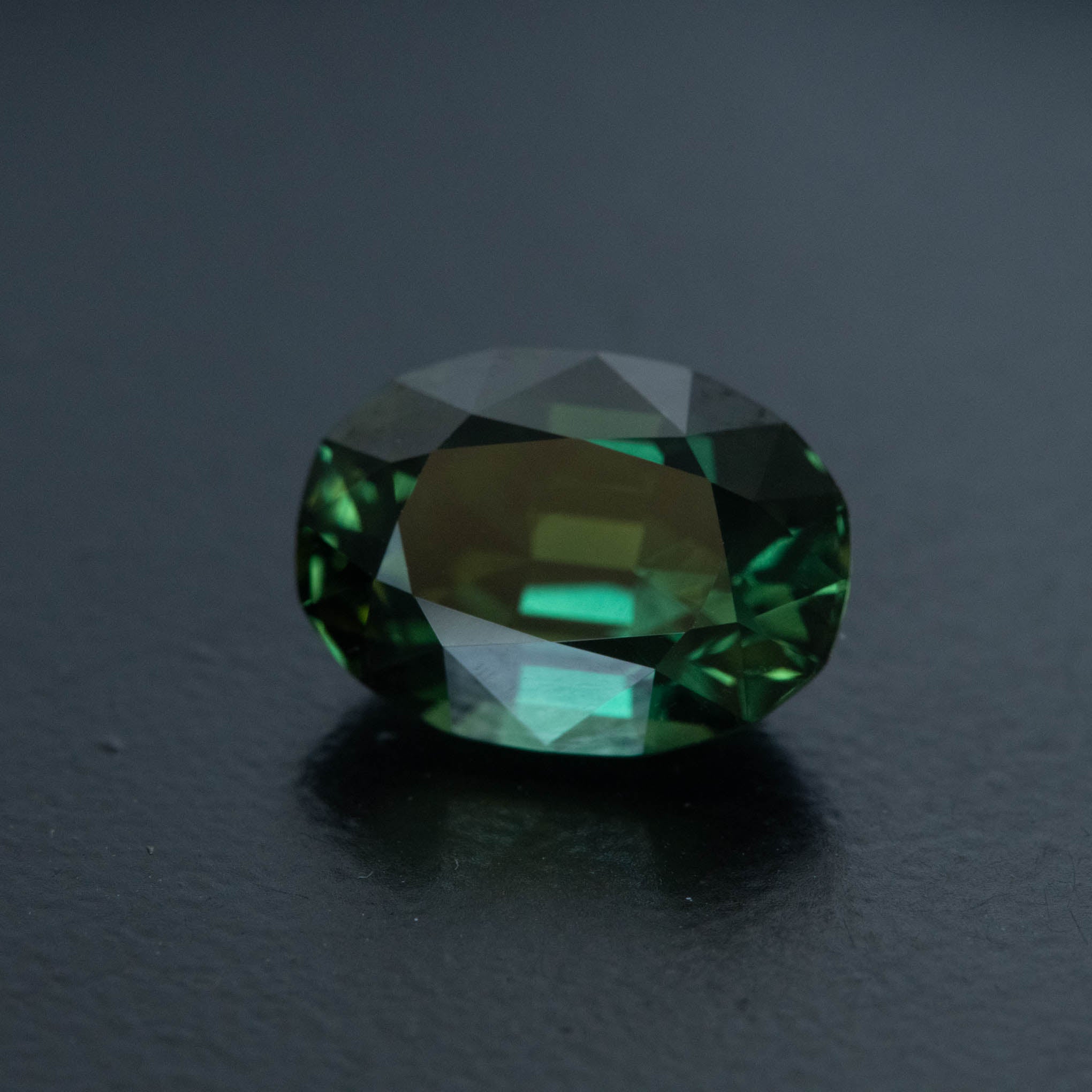 Green Oval Sapphire 9.88ct  [S.G.O.2573]