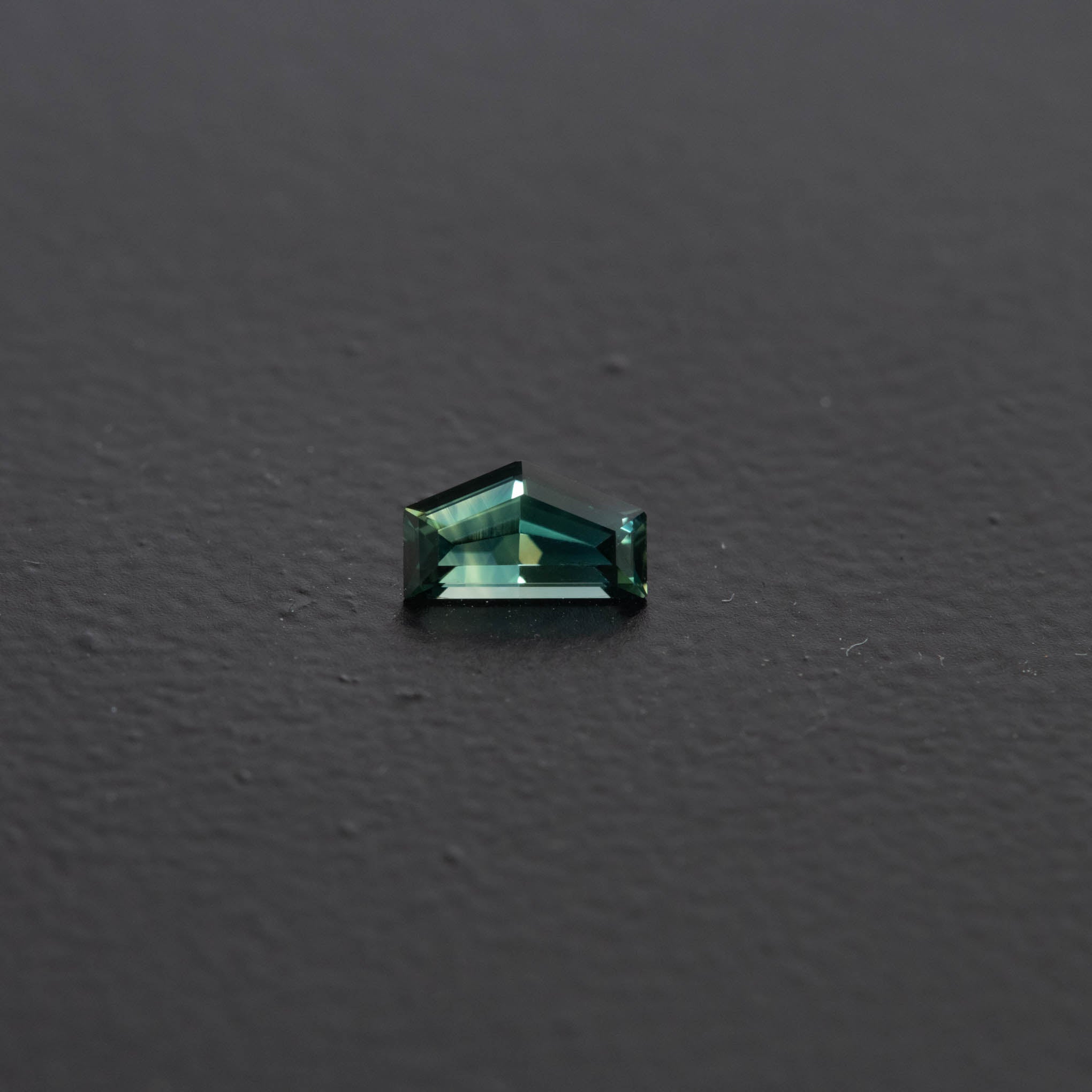 Blue Free Form Sapphire 0.38ct  [S.B.FF.2575]