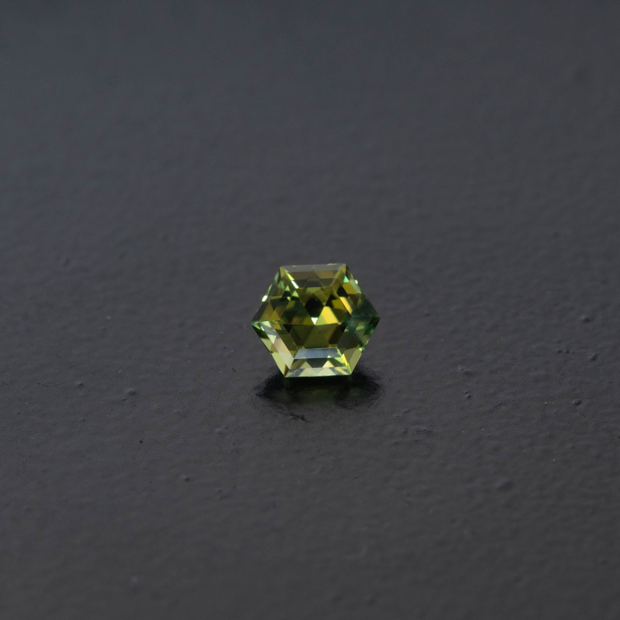 Parti Hexagon Sapphire 0.62ct  [S.P.H.2577]