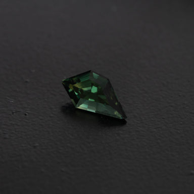 Green Free Form Sapphire 1.28ct  [S.G.FF.2584]