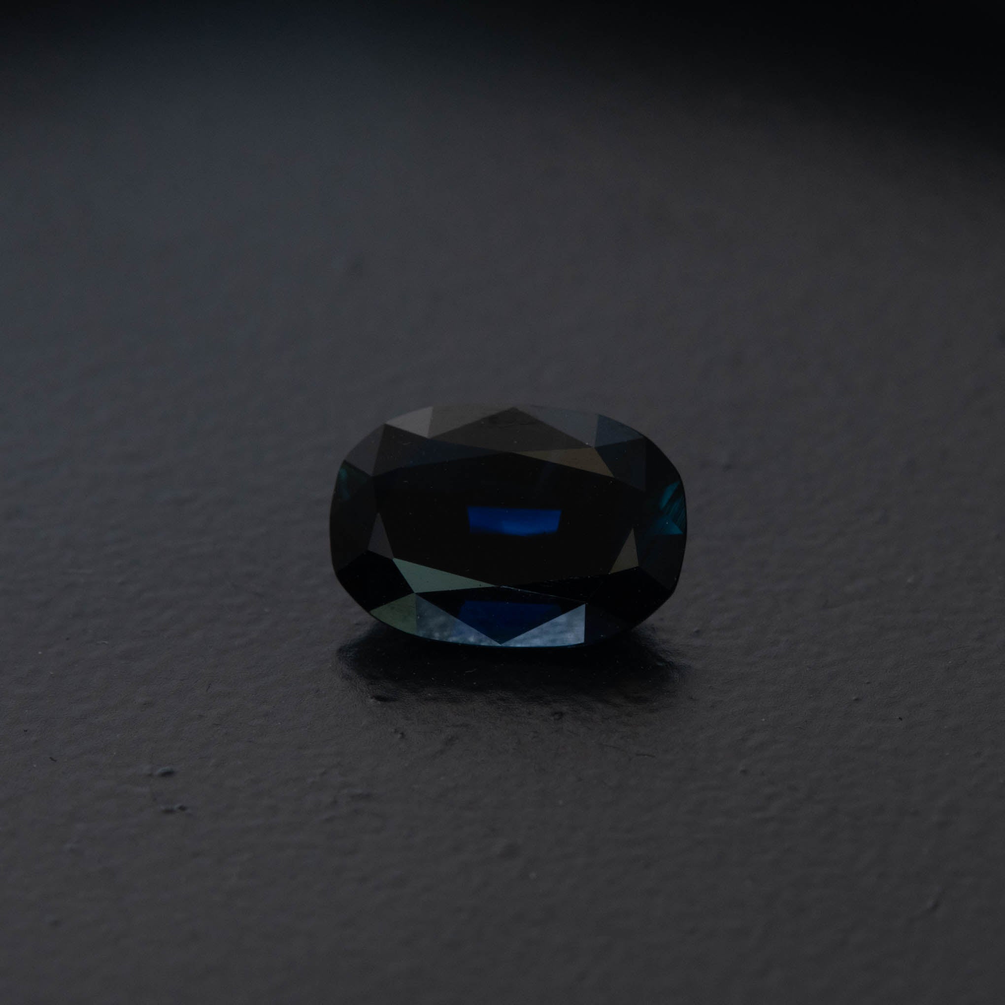 Blue Cushion Sapphire 2.92ct  [S.B.C.2587]