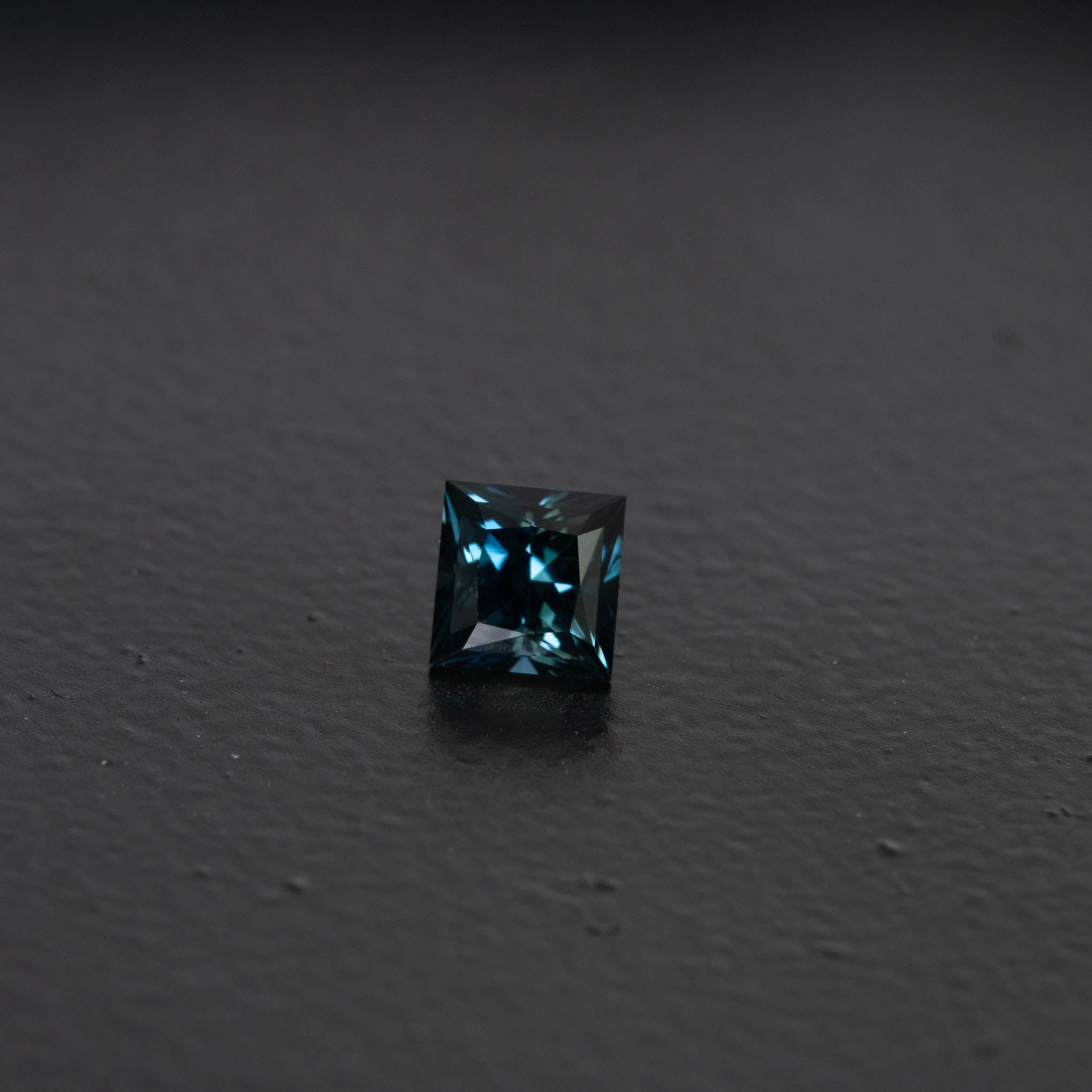 Blue Square Sapphire 0.6ct  [S.B.SQ.2589]