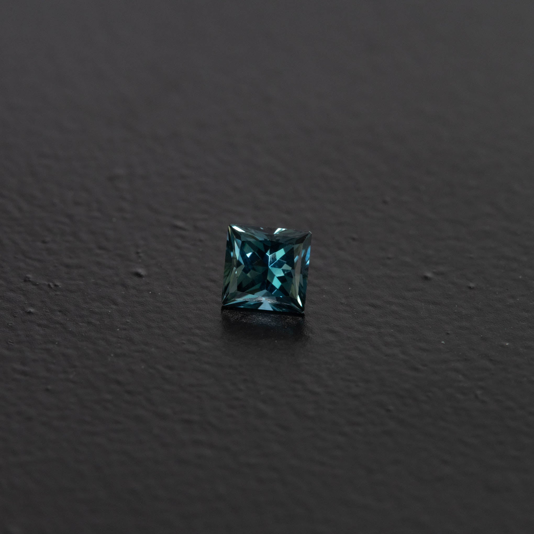 Teal Square Sapphire 0.45ct  [S.T.SQ.2590]