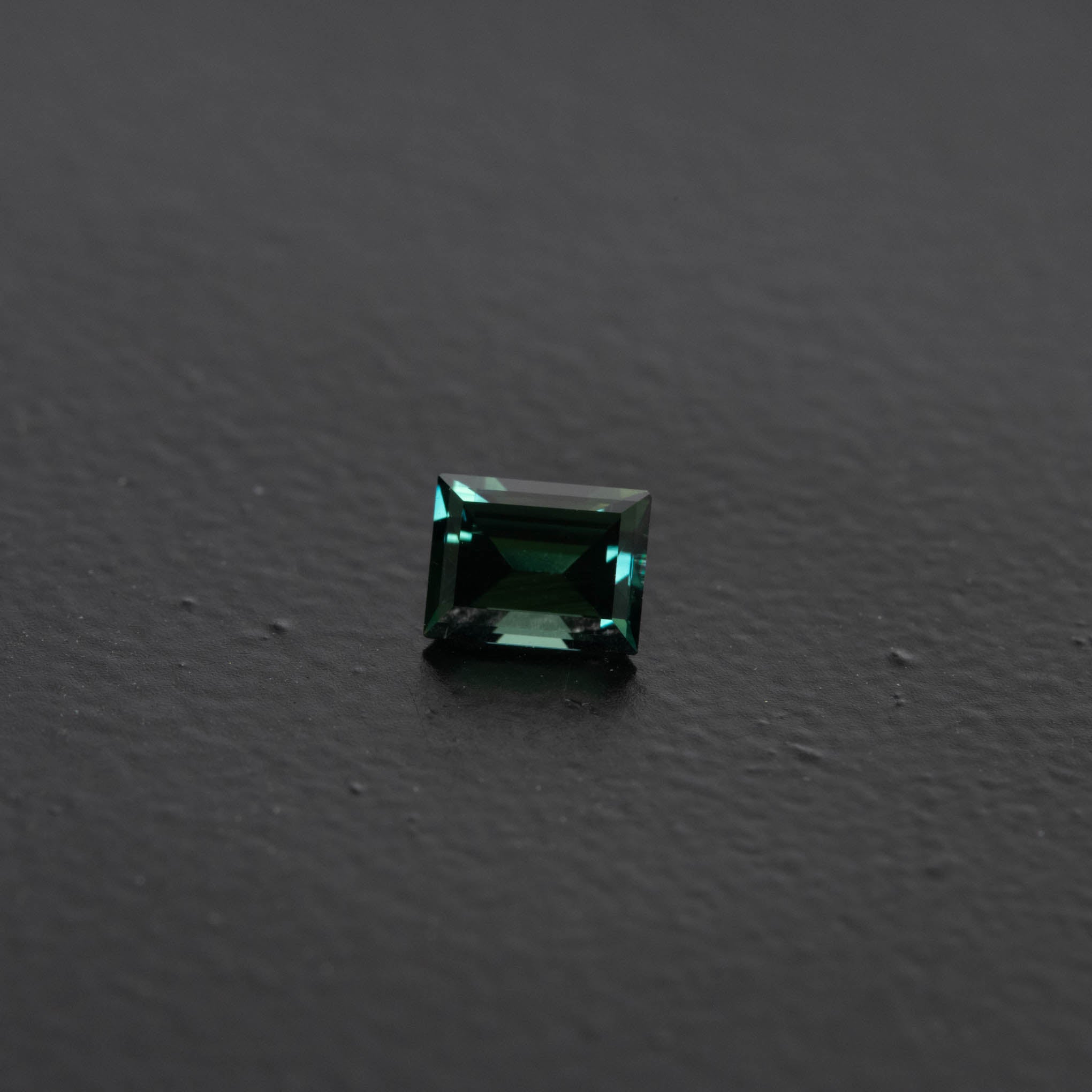 Green Baguette Sapphire 0.52ct  [S.G.BA.2591]
