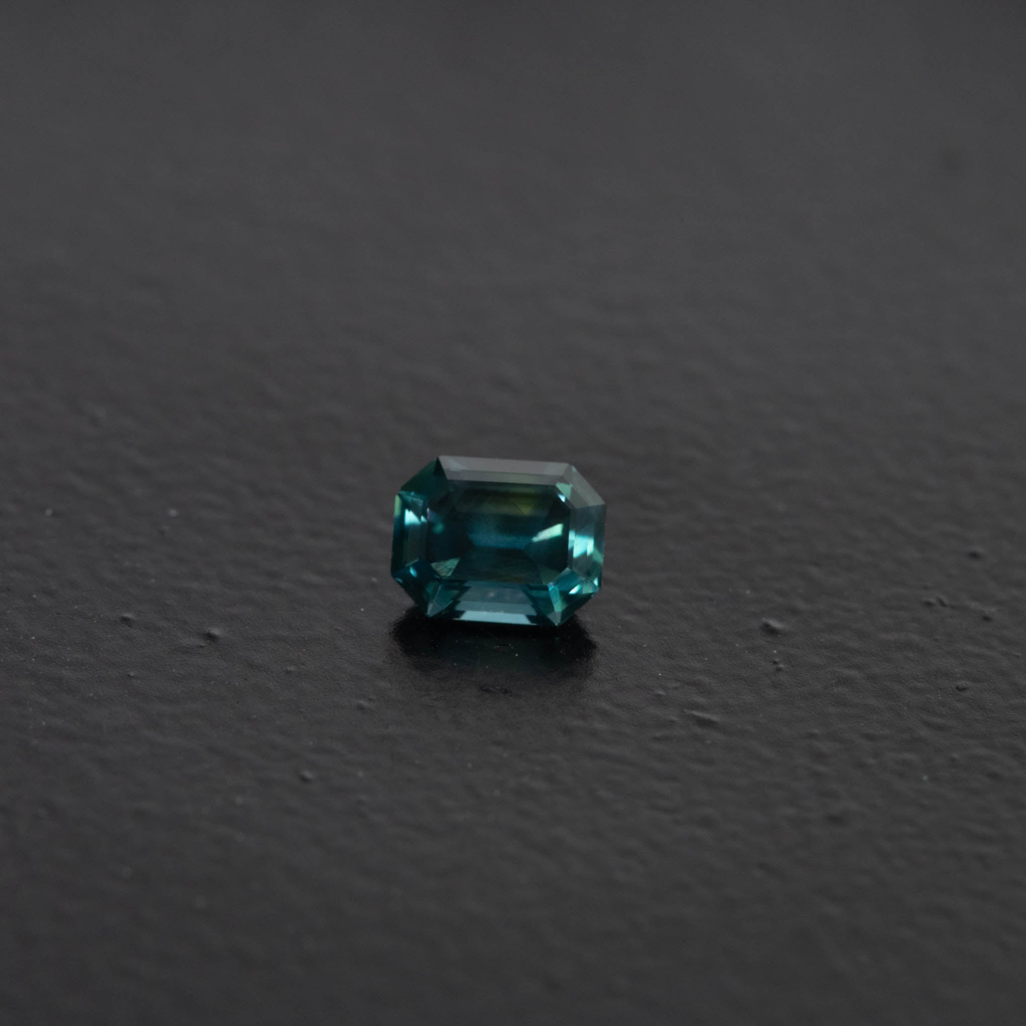 Teal Emerald Sapphire 0.61ct  [S.T.E.2592]