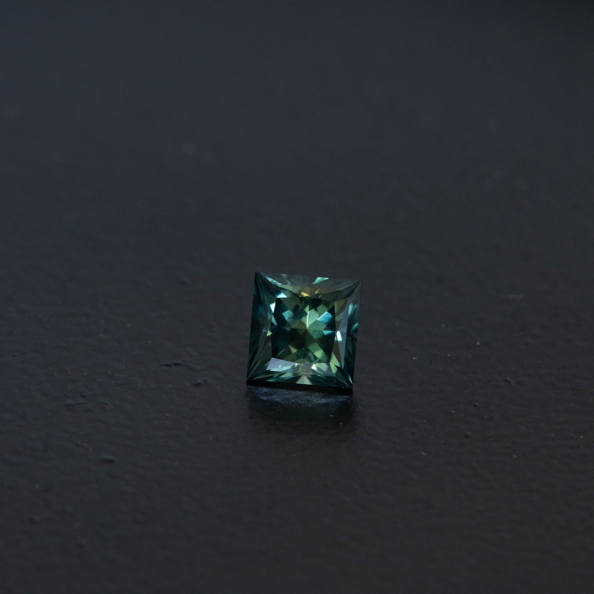 Teal Square Sapphire 0.8ct  [S.T.SQ.2600]