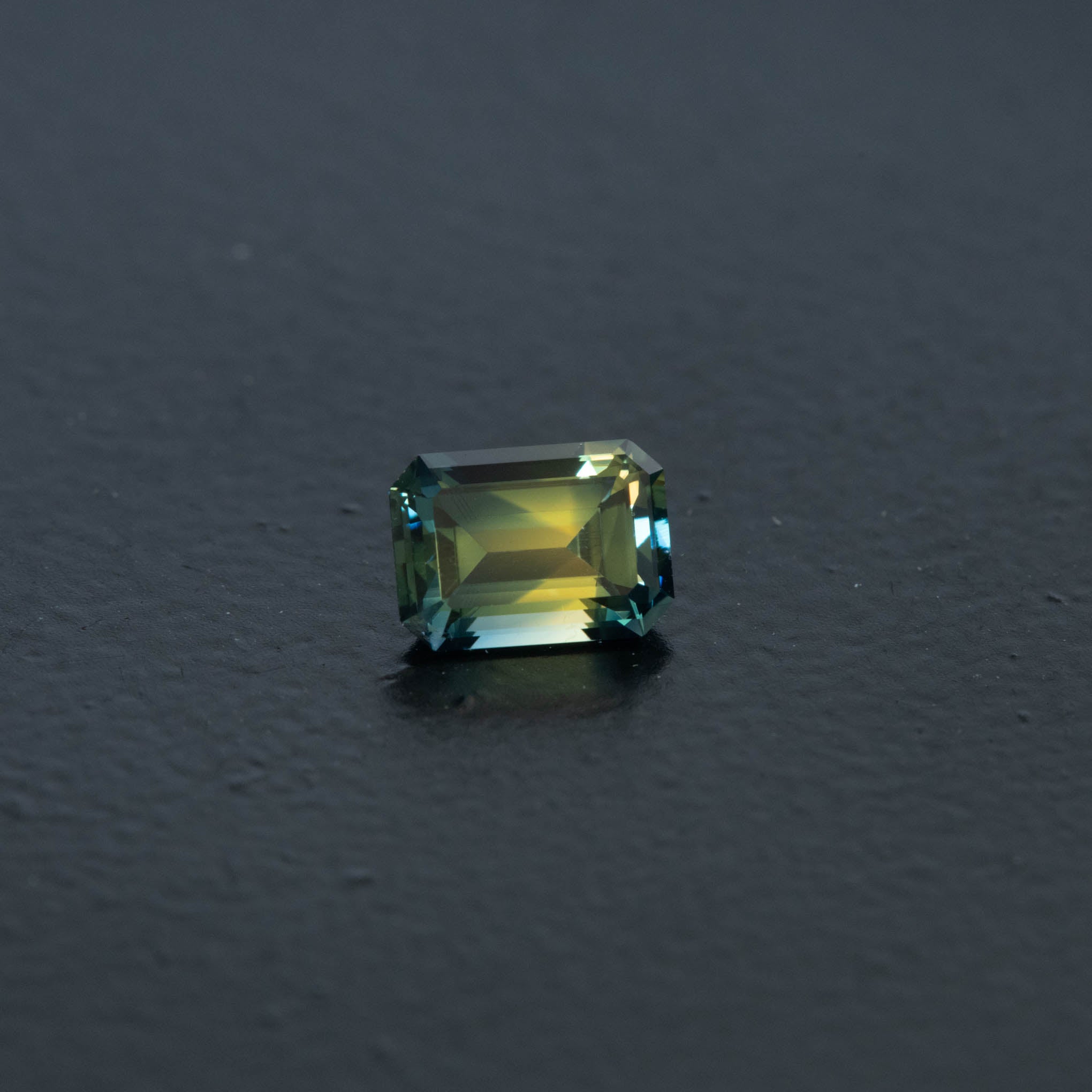 Parti Emerald Sapphire 0.86ct  [S.P.E.2606]