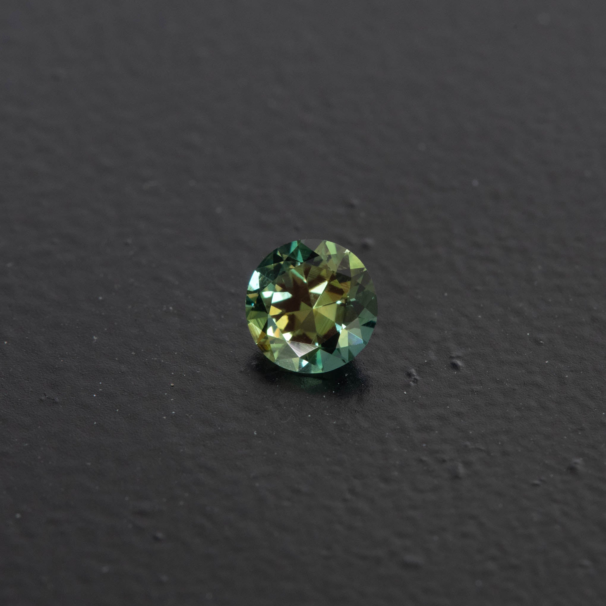 Green Brilliant Sapphire 0.51ct  [S.G.BR.2610]