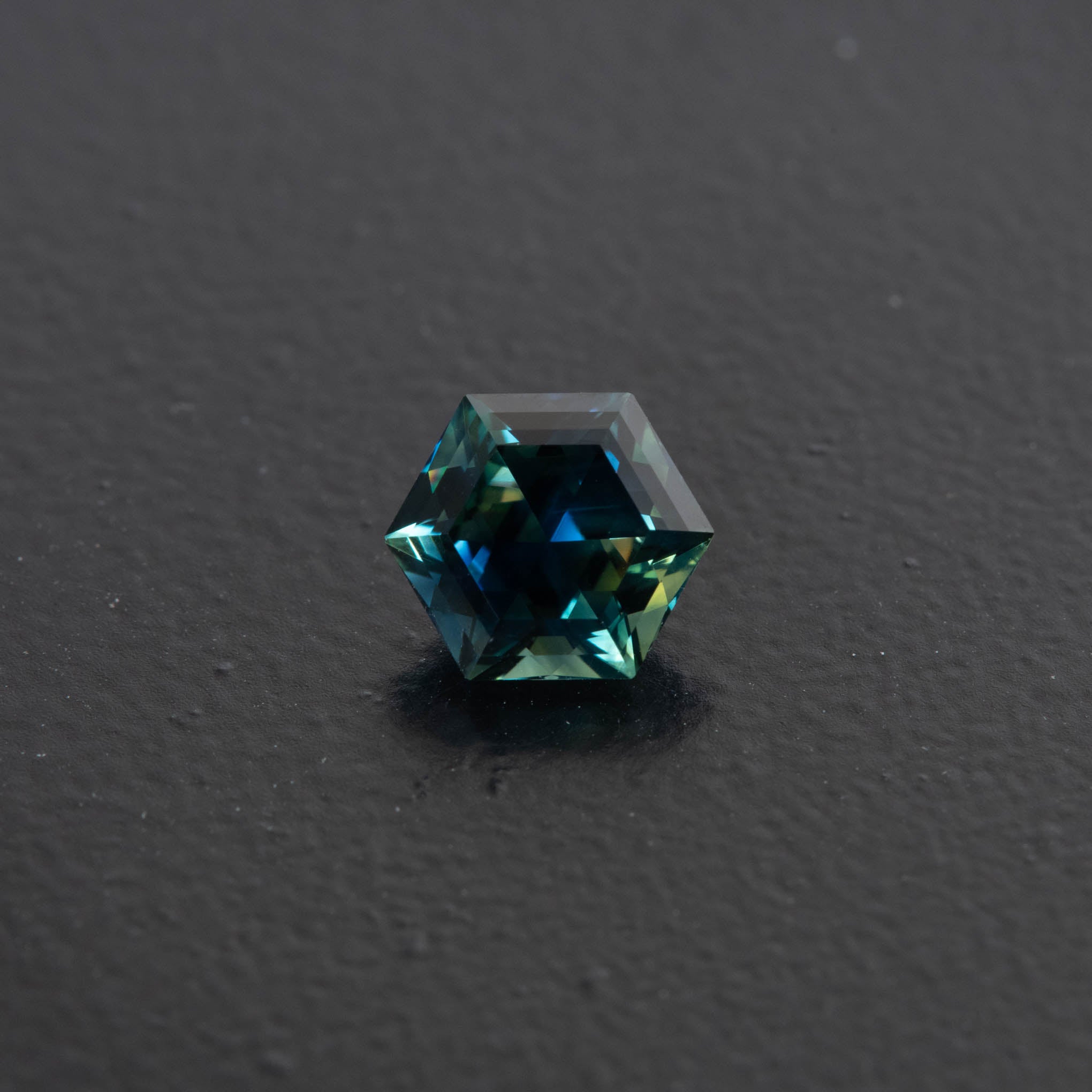 Parti Hexagon Sapphire 1.83ct  [S.P.H.2613]