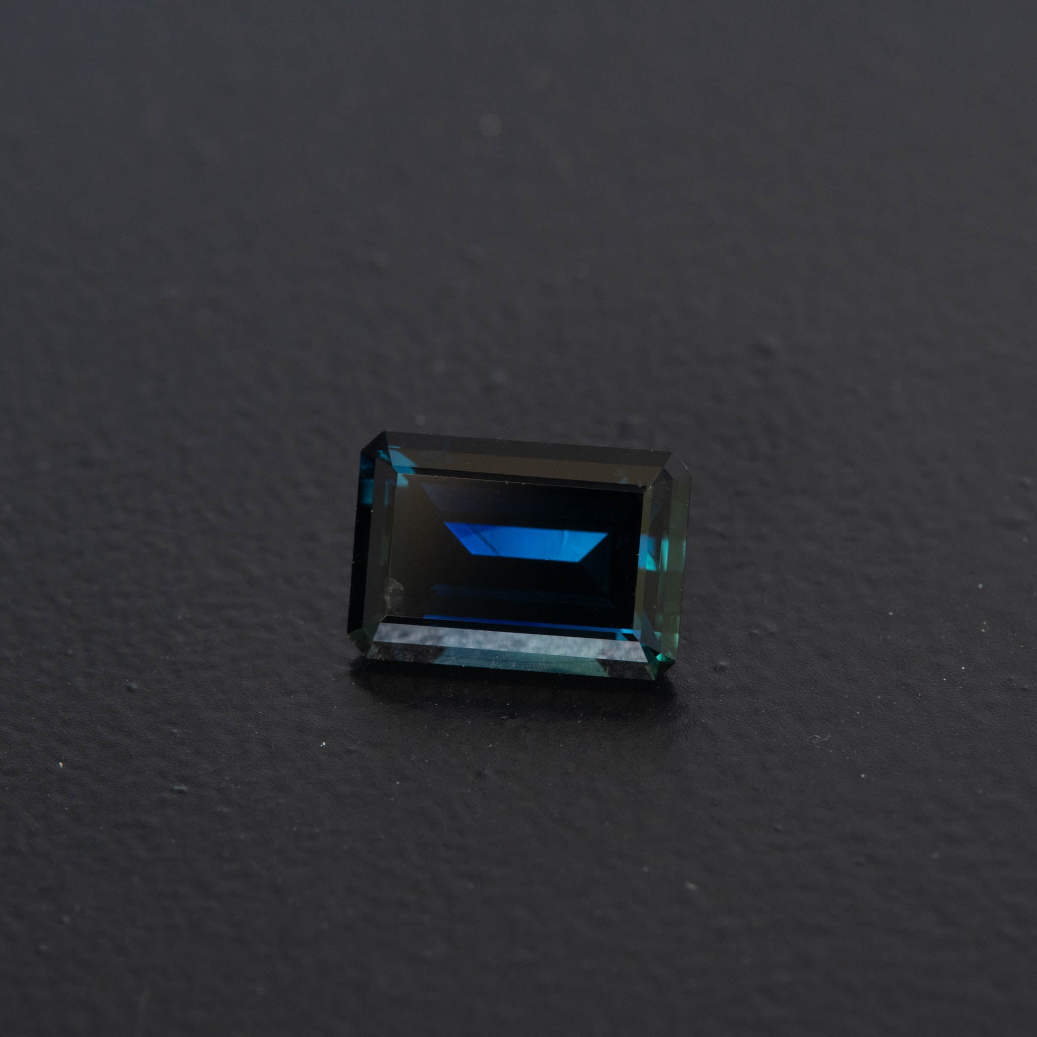 Blue Emerald Sapphire 2.66ct  [S.B.E.2621]