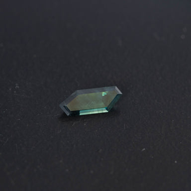 Green Free Form Sapphire 1.06ct  [S.G.FF.2646]