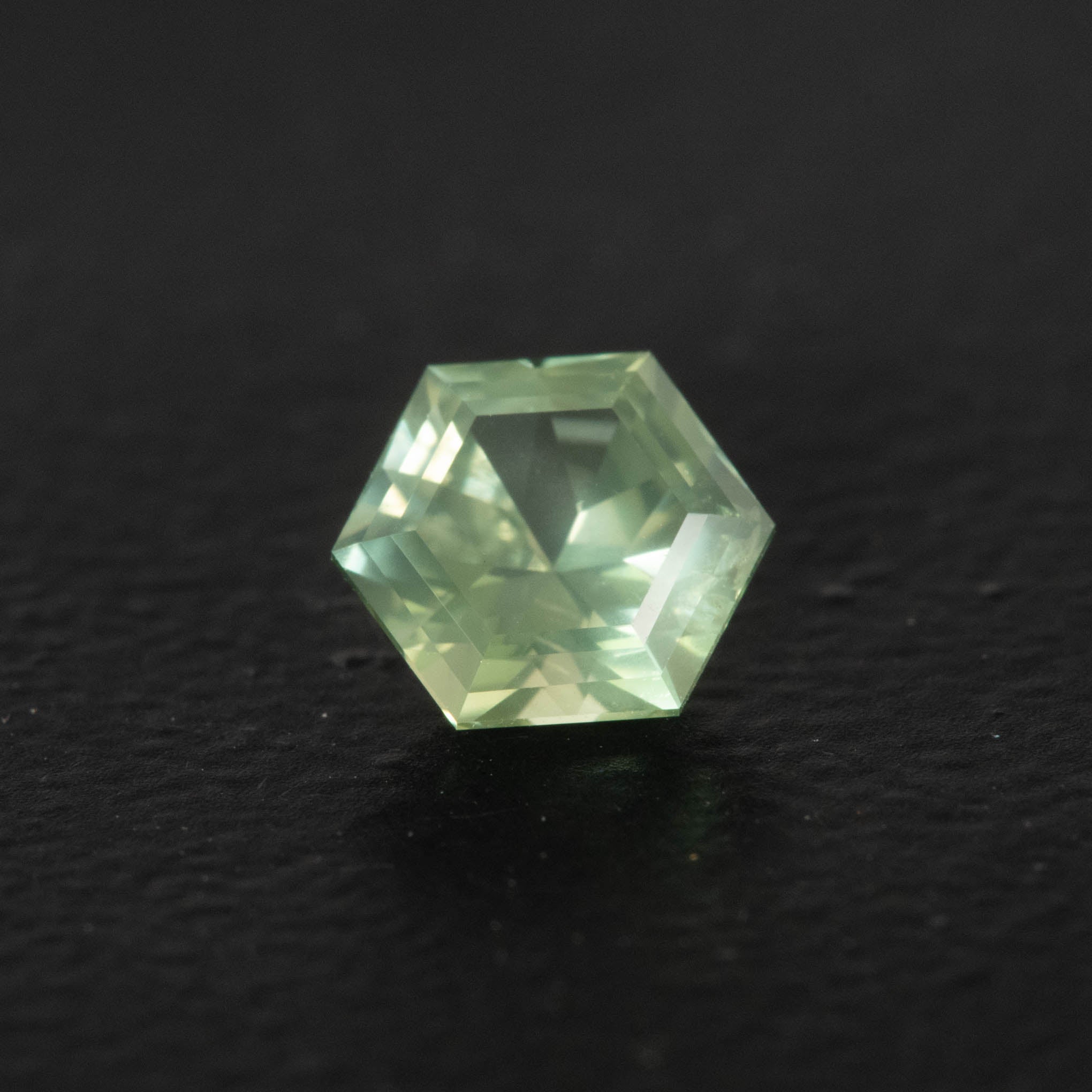 Green Hexagon Sapphire 1ct  [S.G.H.2654]